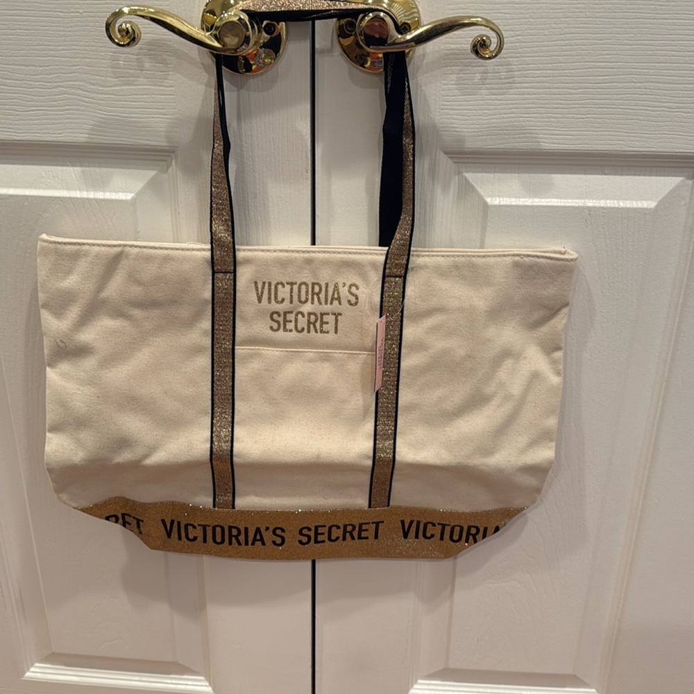 New with tags Victoria’s secret sparkly tote medium
